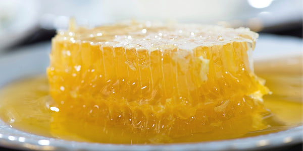 はちみつ① 非加熱蜂蜜とは、天然酵素が生きて加熱加糖しない蜂蜜。